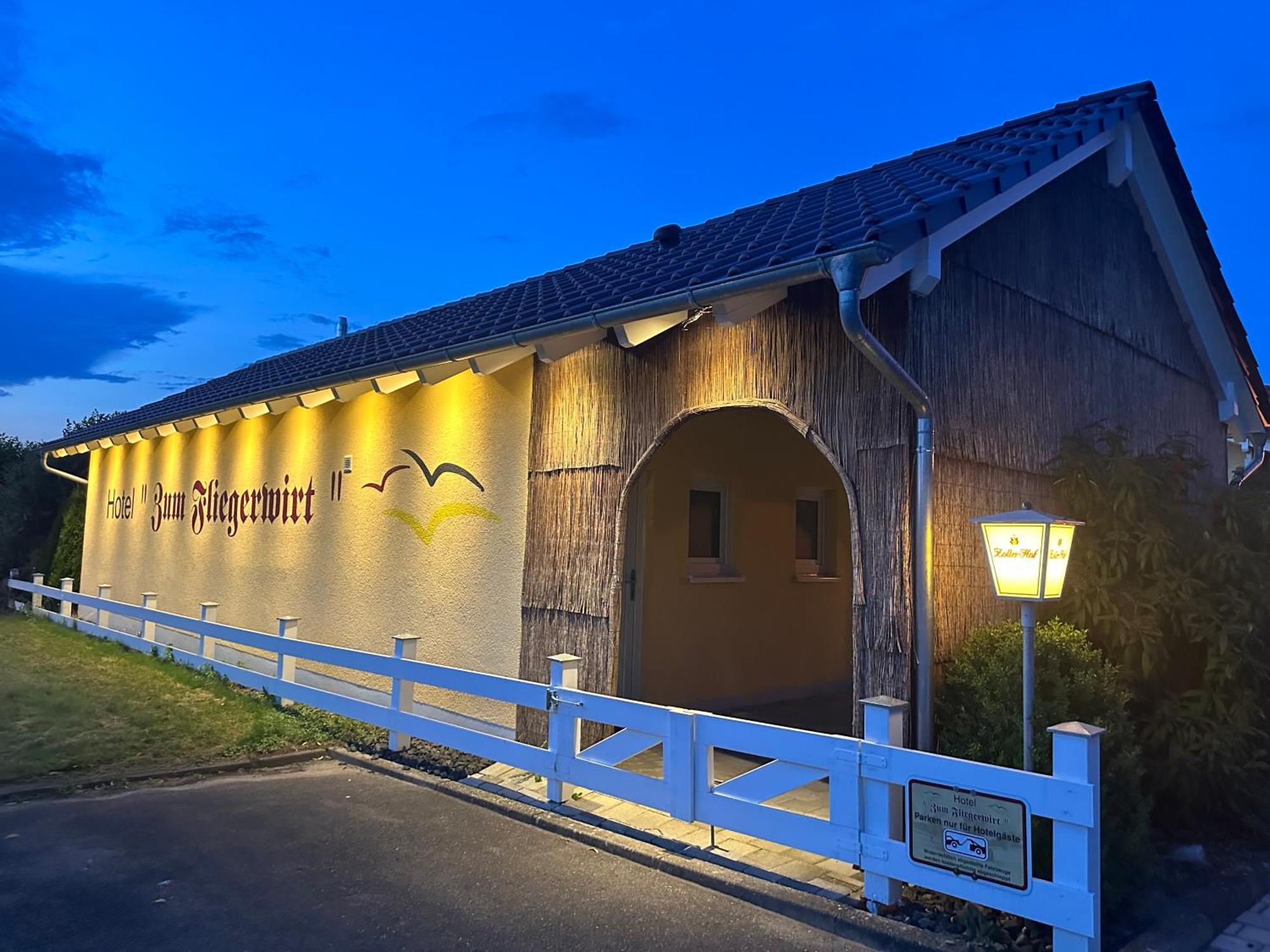 Hotel Zum Fliegerwirt Mengen Exterior photo